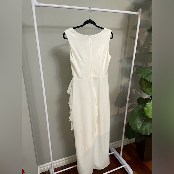 Connected Apparel White Jumpsuit with flounce detail Size 4 - Picture 3 of 3
